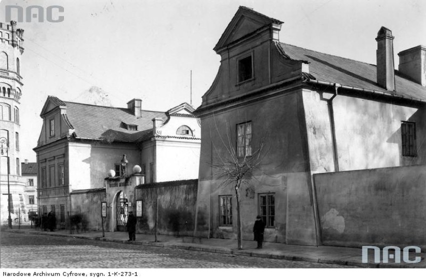 Dawny Lublin: Gmach muzeum - wygląd zewnętrzny. Po lewej...