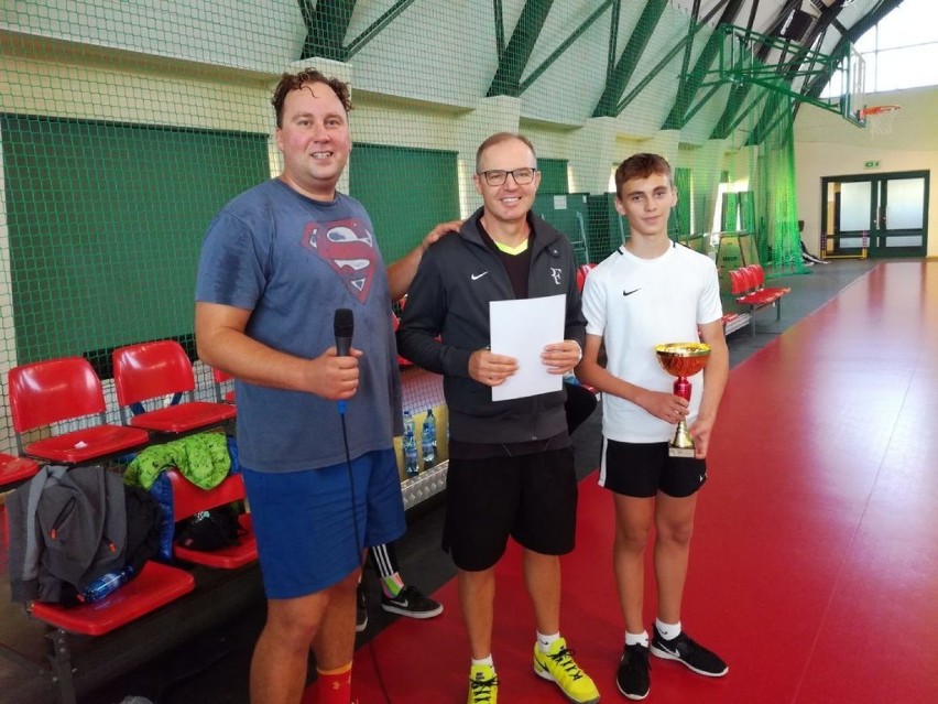 Badmintomania 2019 w Kraśniku. Dziesięć drużyn wzięło udział w rodzinnym turnieju w badmintona