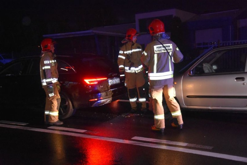 Zderzenie dwóch aut na drodze wojewódzkiej 434