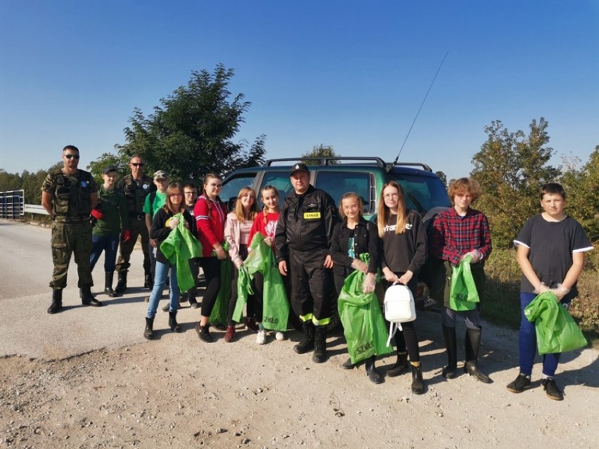 Wolontariusze zebrali 32 worki śmieci