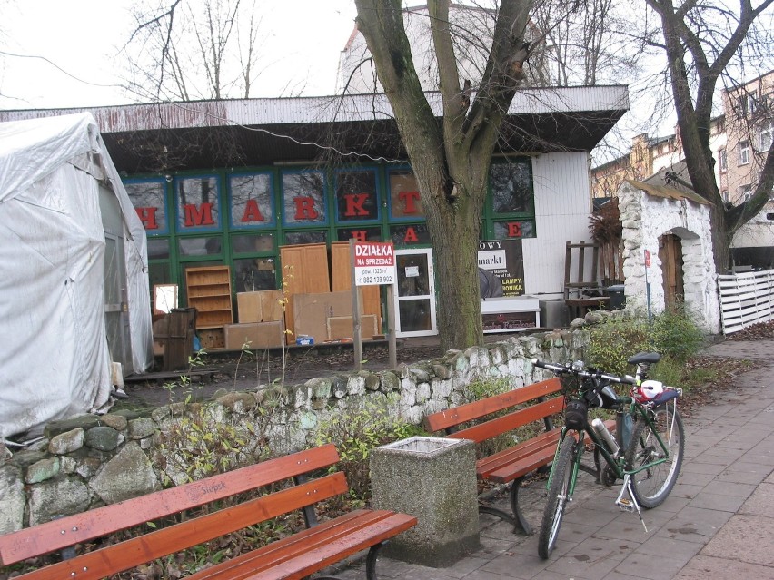 Na Placu Broniewskiego, gdzie był sławny bar rybny „Tunek”