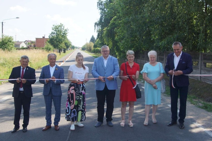 Przed rokiem otwarto przebudowany odcinek drogi Emilianów -...