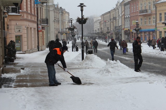Zima w Lublinie. Spadł śnieg i jest ślisko (