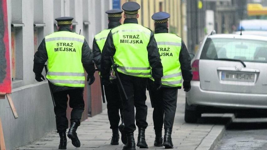 Straż miejska w Katowicach ma 32 wakaty, ale zgłosiło się do niej tylko 17 osób. Szykują się kolejne nabory 