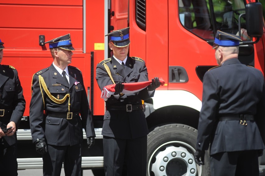 Strażackie święto w Lesznie. Awanse, wyróżnienia i dyplomy