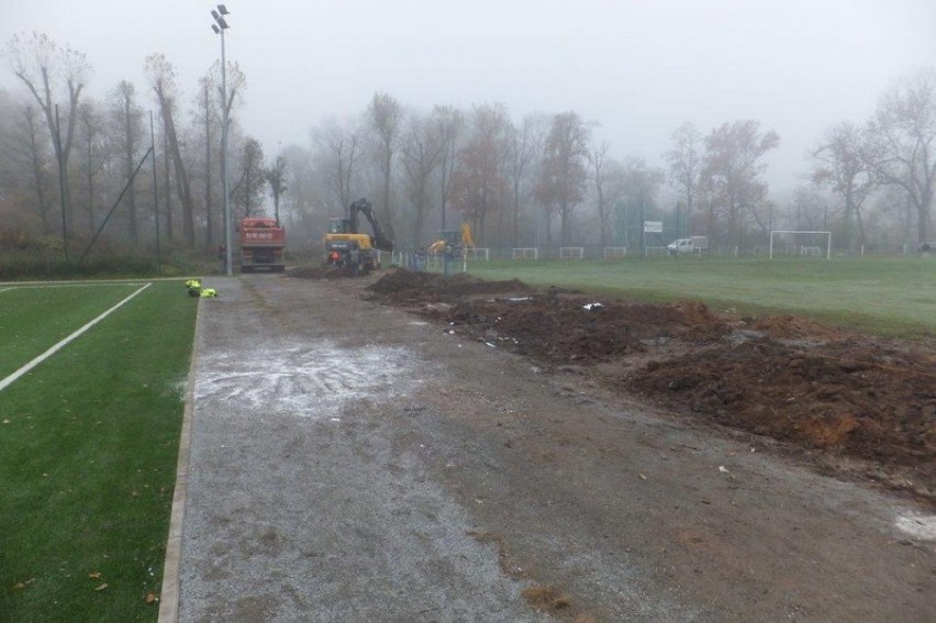 Trwa rewitalizacja stadionu miejskiego w Żarowie (ZDJĘCIA)