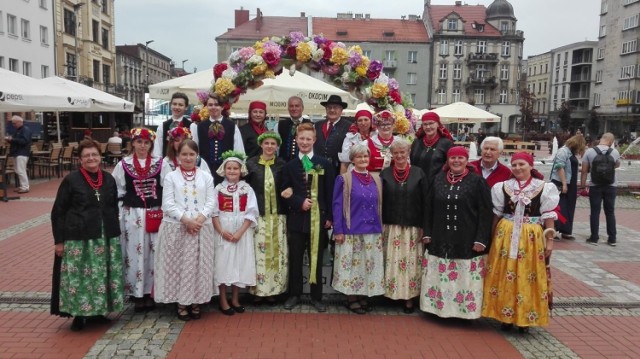 Trzecia Przygrywka do Tryptyku Powstańczego na bytomskim Rynku pod hasłem „Tradycje”.

Zobacz kolejne zdjęcia. Przesuwaj zdjęcia w prawo - naciśnij strzałkę lub przycisk NASTĘPNE