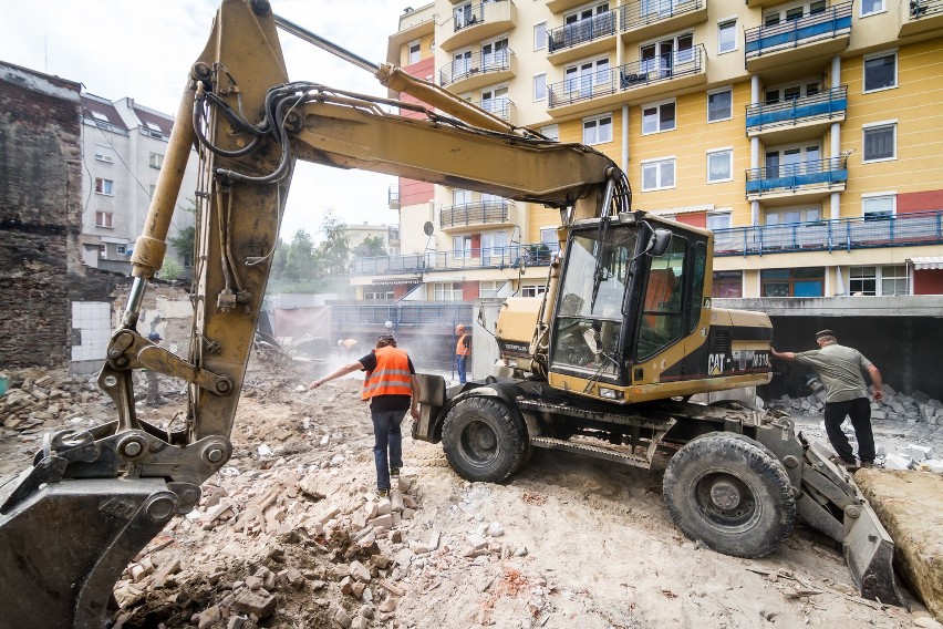 Kolejna rudera znika z ulicy Kujawskiej w...