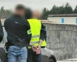 Mężczyzna zaatakował policjantów nożem i maczetą, próbując ochronić swoją siostrę. Jest wyrok sądu