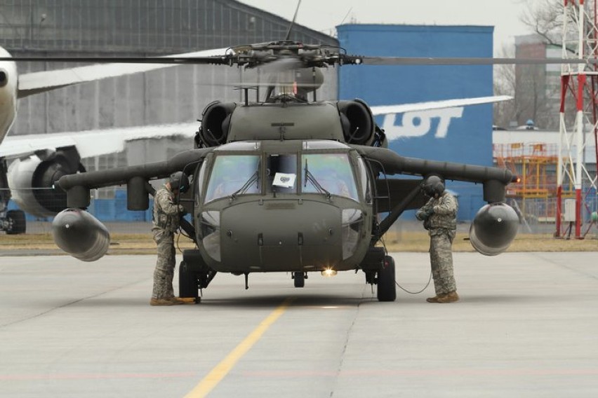 Helikoptery Black Hawk na Okęciu