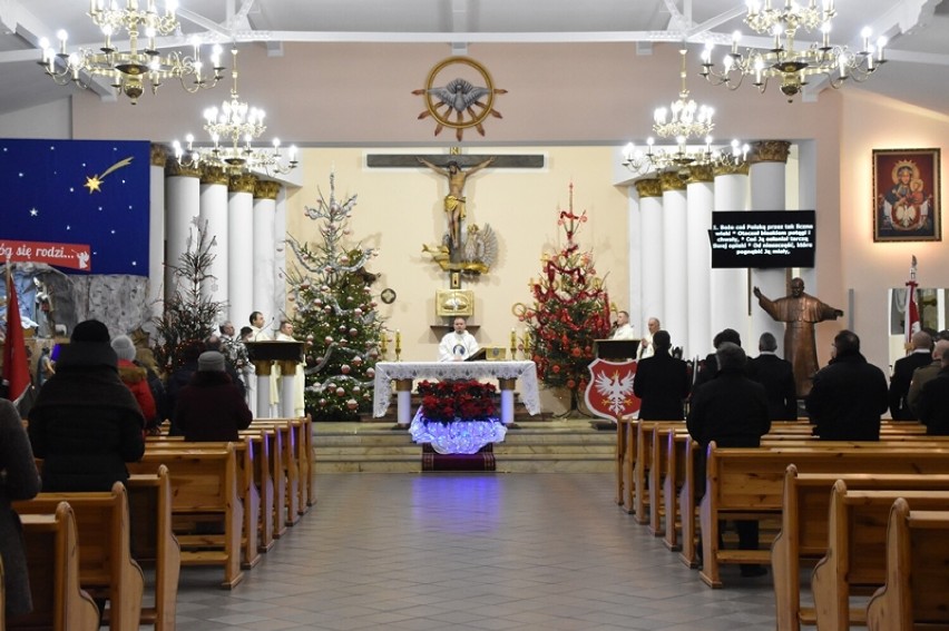 Śrem pamięta o Powstaniu Wielkopolskim. Apel poległych i salwy honorowe na cmentarzu parafialnym w Śremie