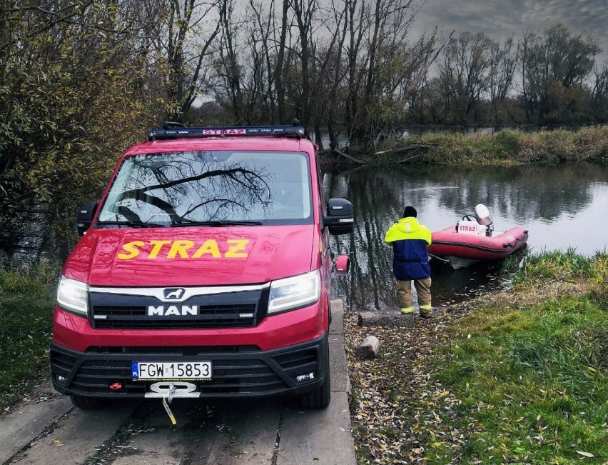 Strażacy ochotnicy z Kostrzyna patrolowali odcinek Warty w...