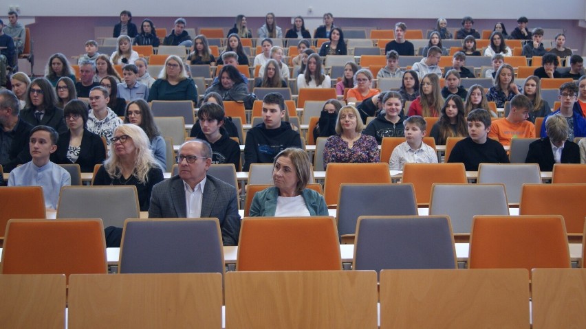 12. Świętokrzyski Dzień Bezpiecznego Internetu w Akademii Nauk Stosowanych w Kielcach. Pojawiło się blisko 200 uczniów