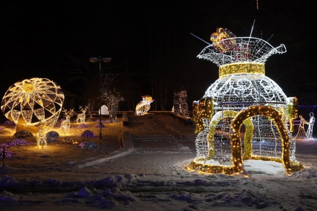 Ogrody Malowane Światłem na Kąpielisku w Gliwicach w śniegu