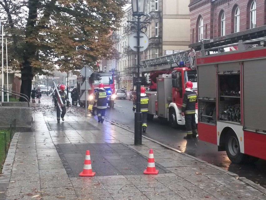 Gniezno: kościół garnizonowy - zadymienie wewnątrz świątyni