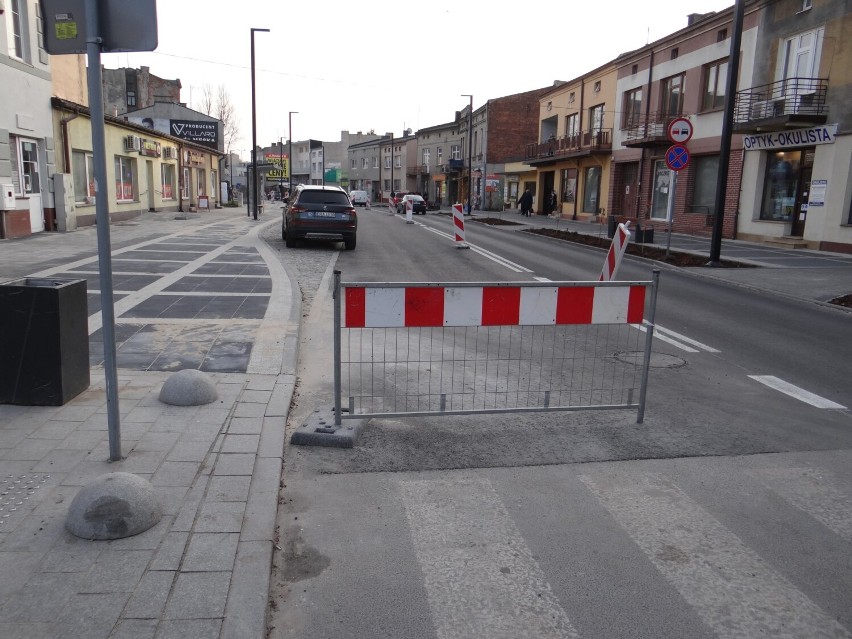 Remont ulicy Żeromskiego w Radomsku. Kiedy kierowcy pojadą w obu kierunkach? ZDJĘCIA
