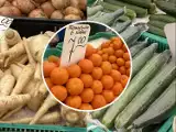 Ceny owoców i warzyw na bazarach w Kielcach. Po ile pomidory, papryka, mandarynki? 