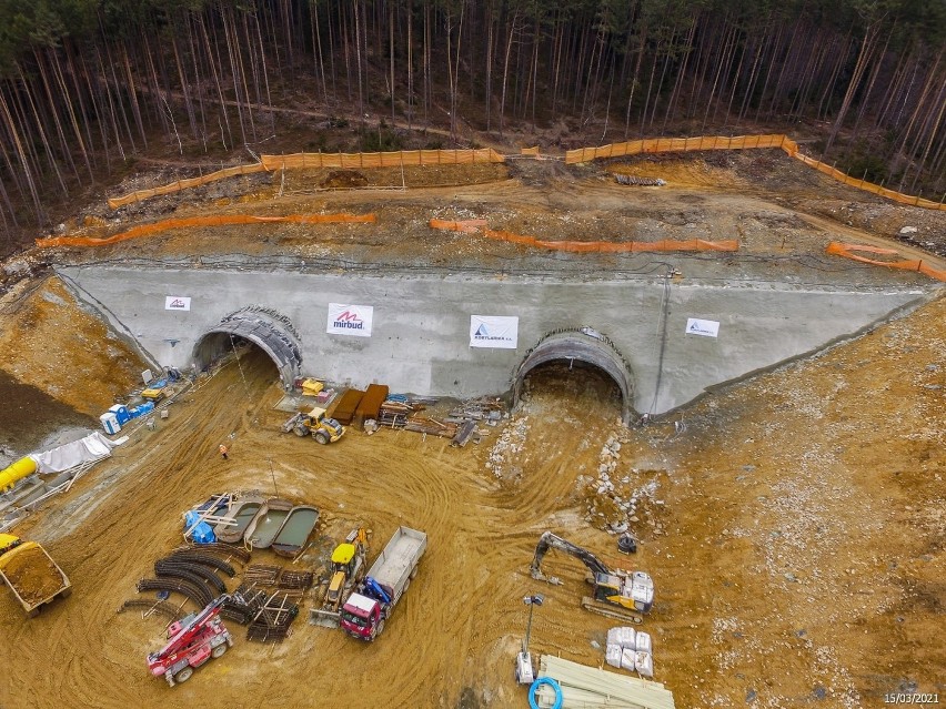 Zdjęcia z placu budowy beskidzkiej drogi ekspresowej S1...