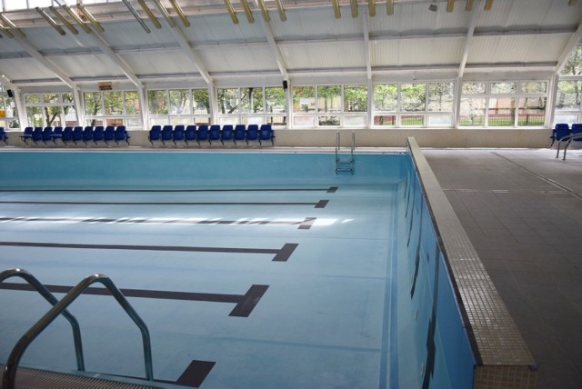 Marszałek i burmistrz podpisali umowę na modernizację obiektu w Kraśniku 9 lipca 2020 r. Zobacz, jak wyglądał kraśnicki basen przed przebudową.