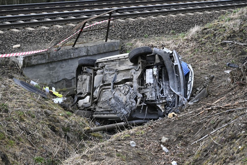 W wyniku wypadku na przejeździe kolejowym w Sulnówku ciężko...