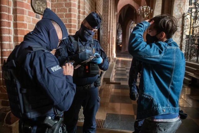 Doszły nas słuchy, że z powodu protestów kobiet policja dodatkowo ochrania gorzowskie kościoły. Sprawdziliśmy to
