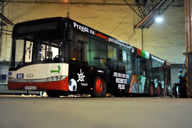 Autobus PKM-u w barwach Zagłębia Sosnowiec