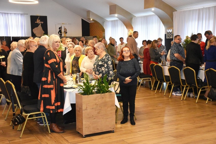 Święto Białej Laski w Malborku. Długoletnia działaczka dostała Srebrną Odznakę PZN, a burmistrz został członkiem nadzwyczajnym