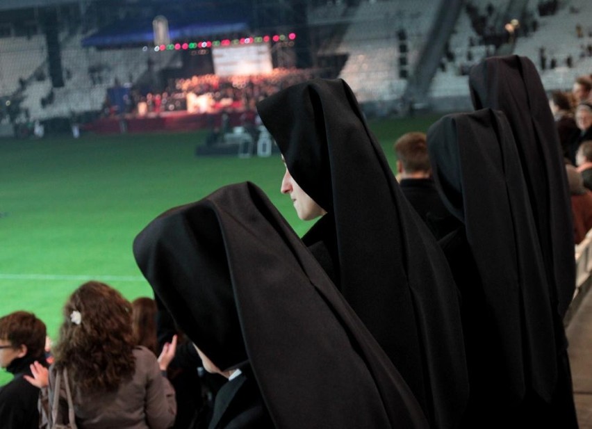 Kraków: trwa wielka ewangelizacja na stadionie Cracovii trwa. Akcja &quot;Bliżej Mocniej Więcej [ZDJĘCIA]
