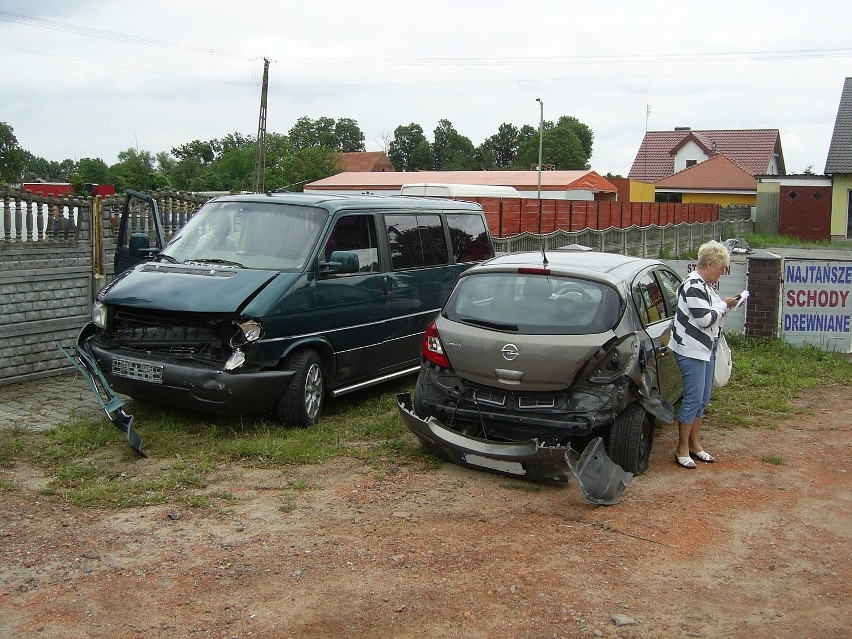 Kolizja trzech aut w Bogdanowie [ZDJĘCIA]