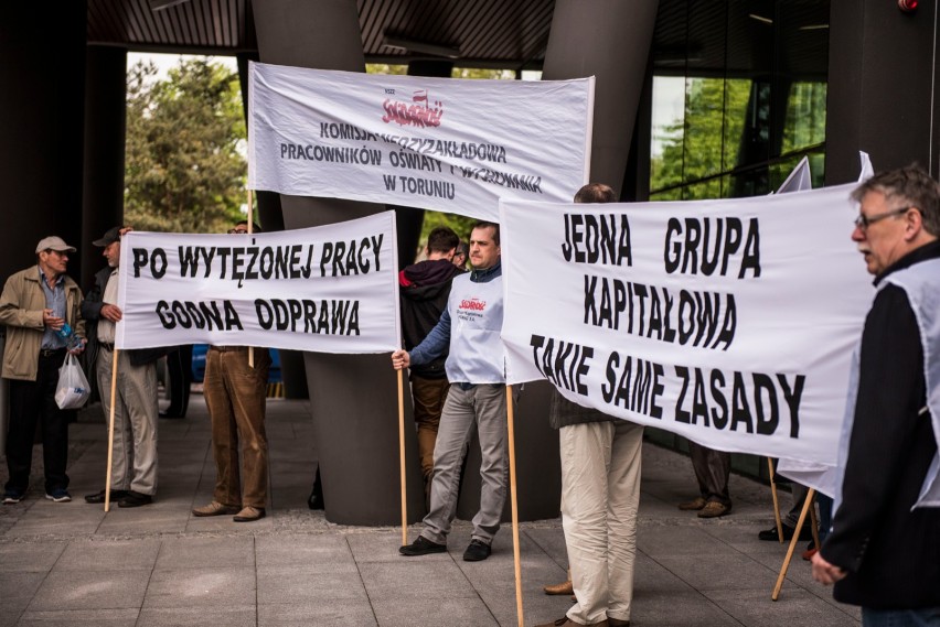 Strajk związków zawodowych Geofizyki w Toruniu [ZDJĘCIA]