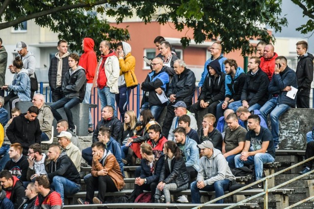 ZOBACZ ZDJĘCIA Z MECZU I TRYBUN STADIONU PRZY UL. GLINKI >>>>