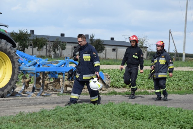 Dwie osoby ucierpiały w wyniku wybuchu opony, do którego doszło w poniedziałkowe przedpołudnie w Biskupicach koło Kalisza. Po jedną z osób przyleciał śmigłowiec LPR. 

WIĘCEJ: Dwie osoby poszkodowane po wybuchu opony w Biskupicach [FOTO] 