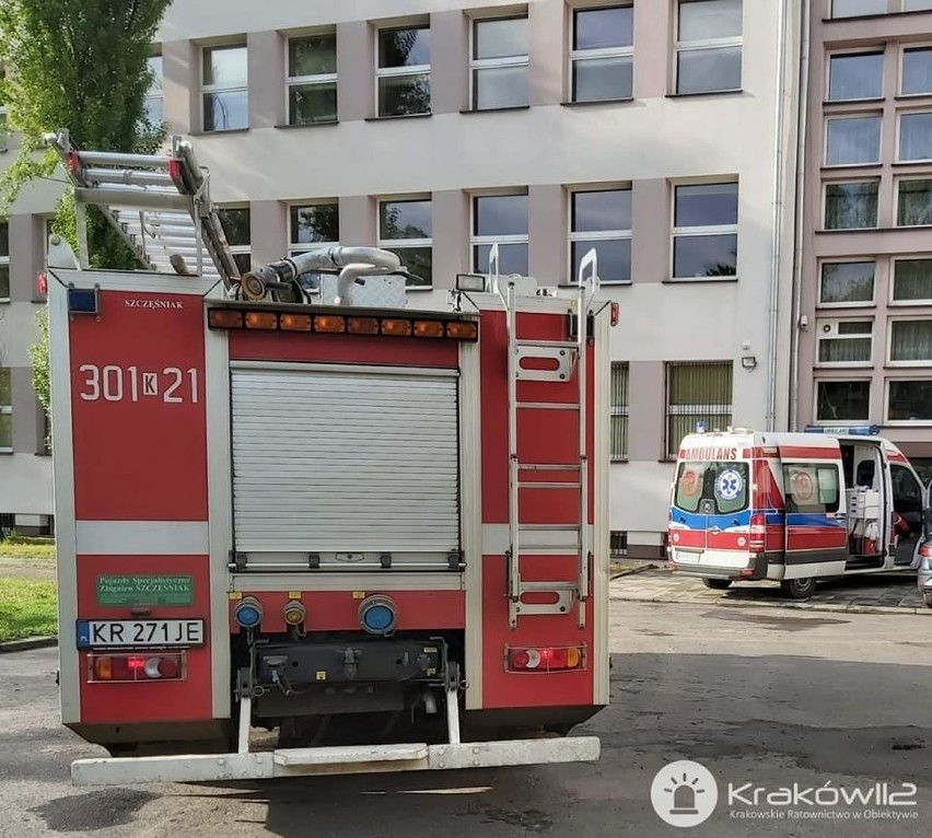 Kraków. Pożar mieszkania w szkole. Nie żyje jedna osoba