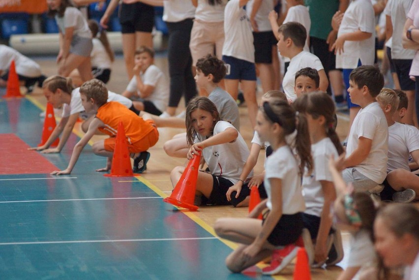 Charytatywny dzień sportu w Szkole Podstawowej nr 24 w...