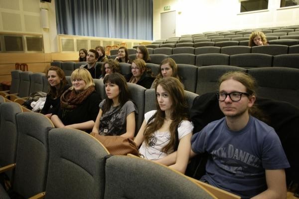 Coraz więcej młodych ludzi wybiera Uniwersytet Otwarty