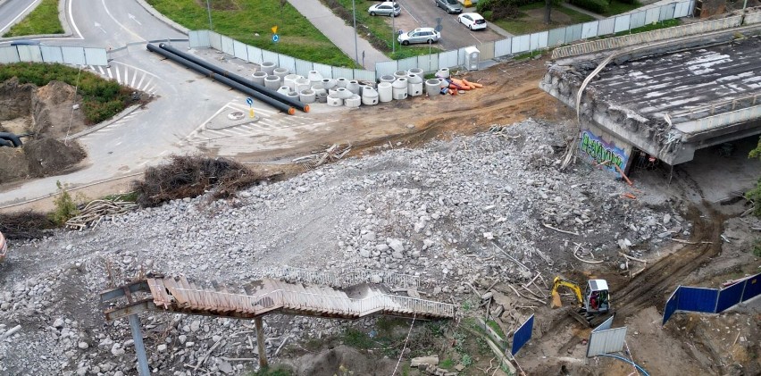 Krajobraz jak po wojnie! Trwa rozbiórka wiaduktu przy ulicy Żeromskiego w Radomiu. Zobacz zdjęcia z drona