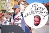 Zakończyć Plandemię. Komarenko, Braun i inne znane twarze na proteście antyszczepionkowców w Warszawie