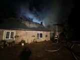 Pożar obory w Smażynie. Z ogniem walczyło 14 zastępów straży pożarnej! | ZDJĘCIA