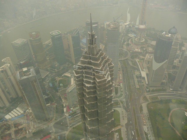 Widok z Shanghai World Financial Centre.