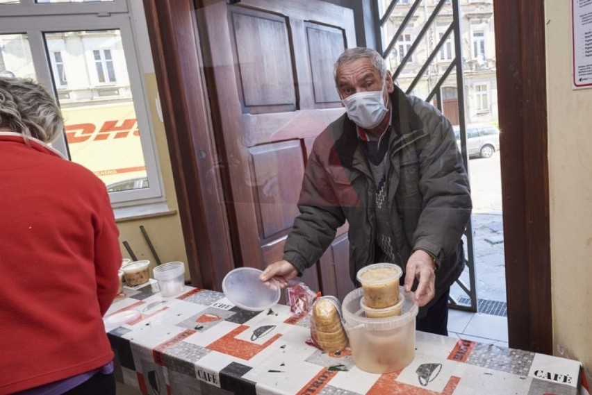 Akcja Zupa w Koronie trwa! Potrzebującym wydano już ponad 750 litrów zupy