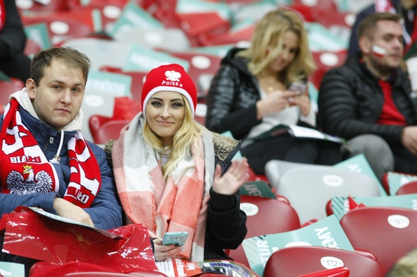 Piękne kibicki na meczu Polska - Urugwaj. To się nazywa...