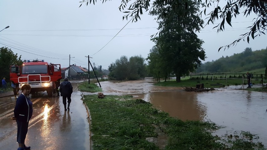 Ulica Świętokrzyska w Ostrowcu w niedzielę nad ranem.