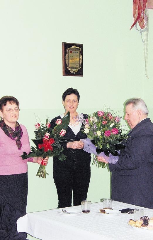 Dotychczasowy sołtys Czesław Górny na pożegnanie otrzymał kwiaty i owacje na stojąco