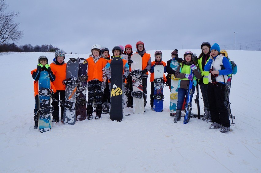 Gmina Przywidz: Uczniowie spędzają ferie na nartach i snowboardzie[ZDJĘCIA]