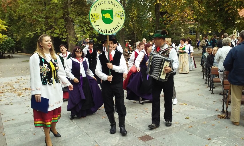 Zespołowi z Bobrowa przypadł zaszczyt poprowadzenia orszaku...