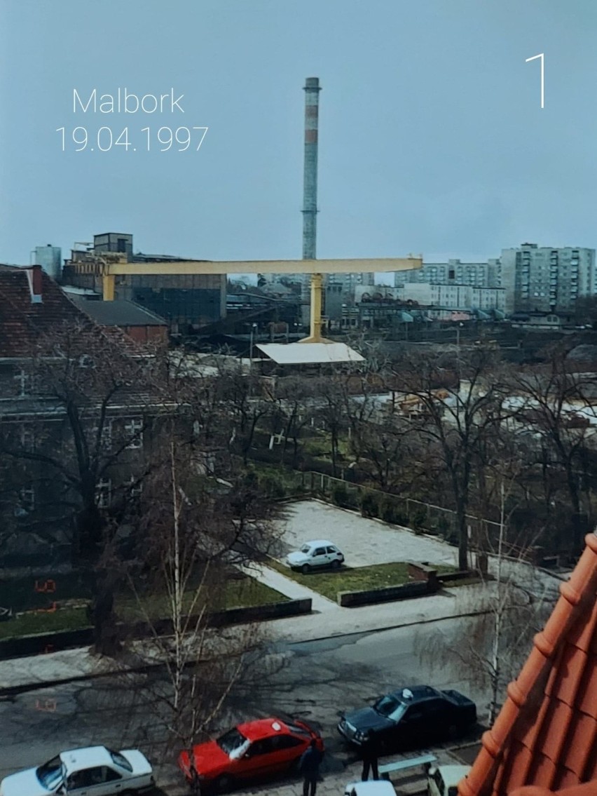 Malbork. Stary komin cukrowni runął w 1997 roku. Sam moment wyburzenia był wielkim wydarzeniem w mieście