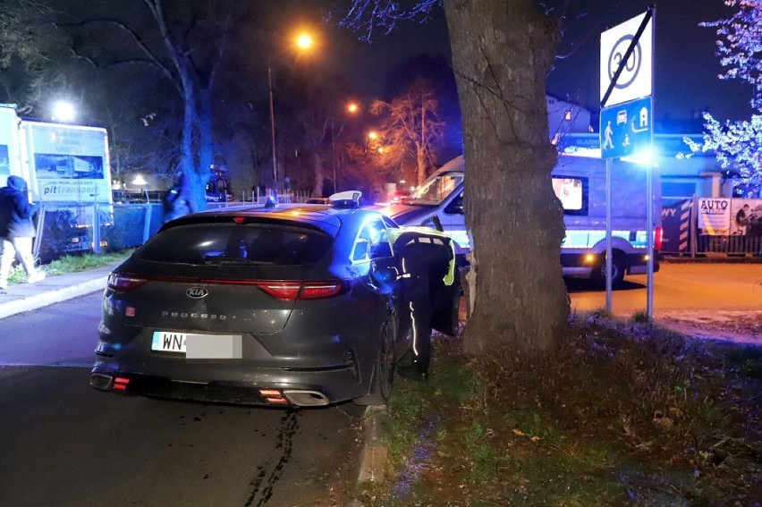 Pijany kierowca pędził po Wrocławiu jak szaleniec. Zniszczył...