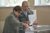 Głosowanie w Obwodowej Komisji Wyborczej przy ulicy Mickiewicza ZDJĘCIA