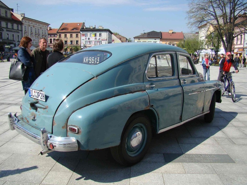 Stara Warszawa, samochód którym jeździł biskup Karol Wojtyła...