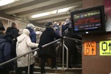 Awaria w metrze. 9 stacji wyłączonych z ruchu, trwa uruchamianie linii zastępczej 